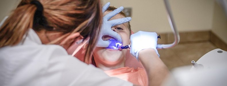 Colegio de Dentistas denunció a megaprestador por sobretratamientos con fines comerciales